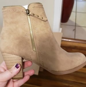 JustFab Never Worn Womens Size 9 Tan Bootie